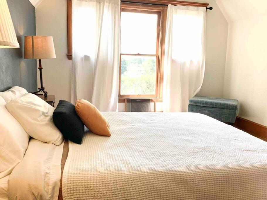 קולומביה פולס Victorian Guest Getaway-20Mins To Glacier National Park-10Mins To Airport! מראה חיצוני תמונה